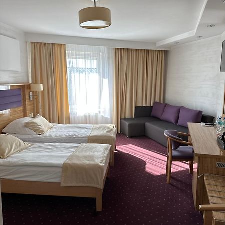 Diament I Brylant Hotel Rawicz Екстериор снимка