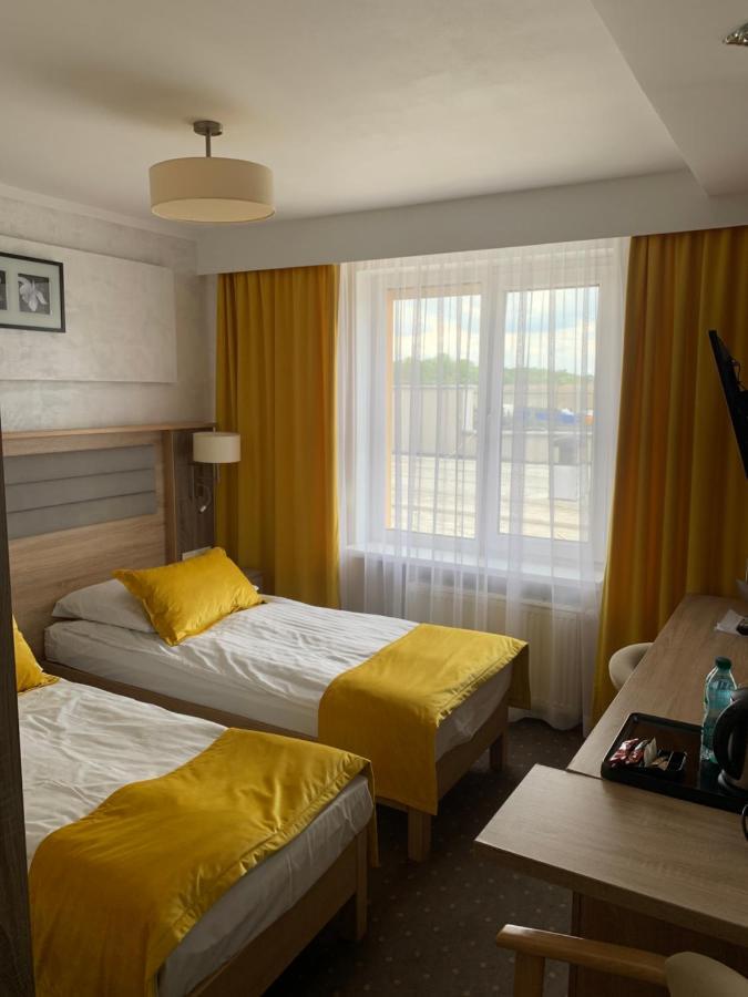 Diament I Brylant Hotel Rawicz Екстериор снимка
