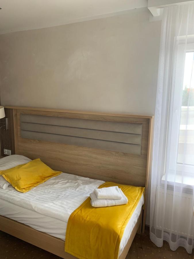 Diament I Brylant Hotel Rawicz Екстериор снимка