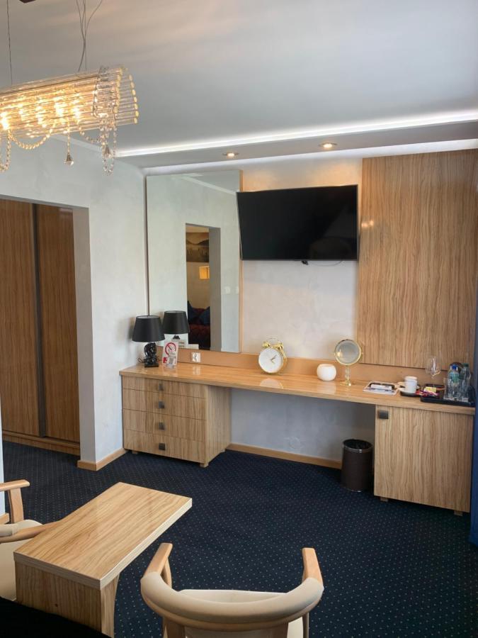 Diament I Brylant Hotel Rawicz Екстериор снимка