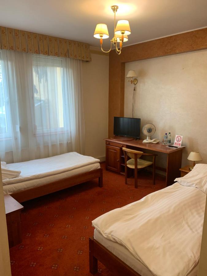 Diament I Brylant Hotel Rawicz Екстериор снимка