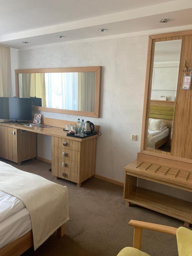 Diament I Brylant Hotel Rawicz Екстериор снимка