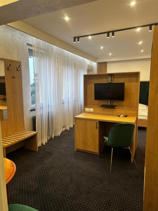 Diament I Brylant Hotel Rawicz Екстериор снимка