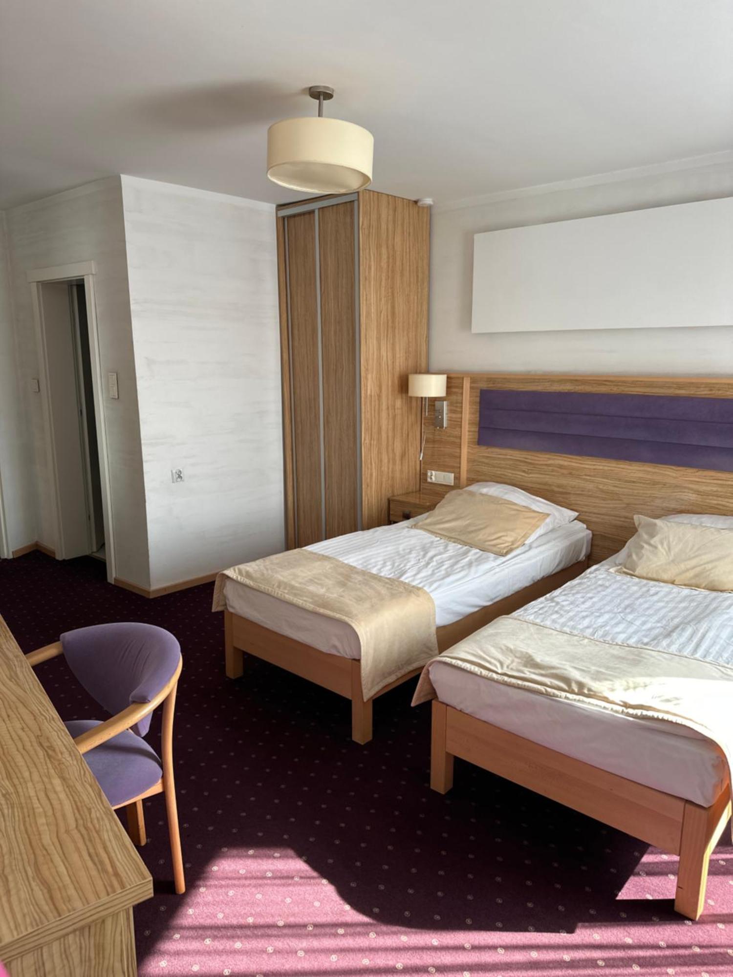 Diament I Brylant Hotel Rawicz Екстериор снимка