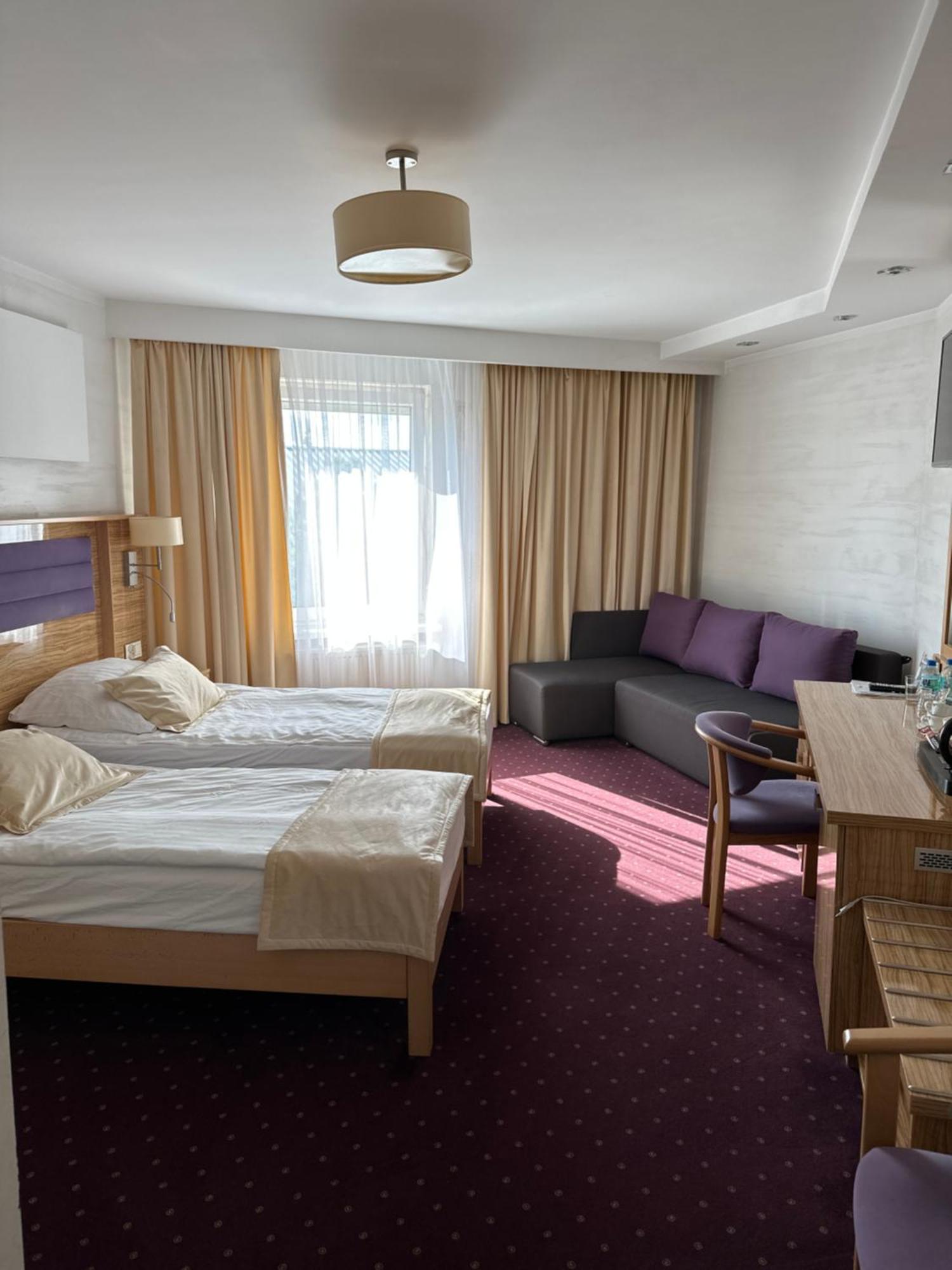 Diament I Brylant Hotel Rawicz Екстериор снимка