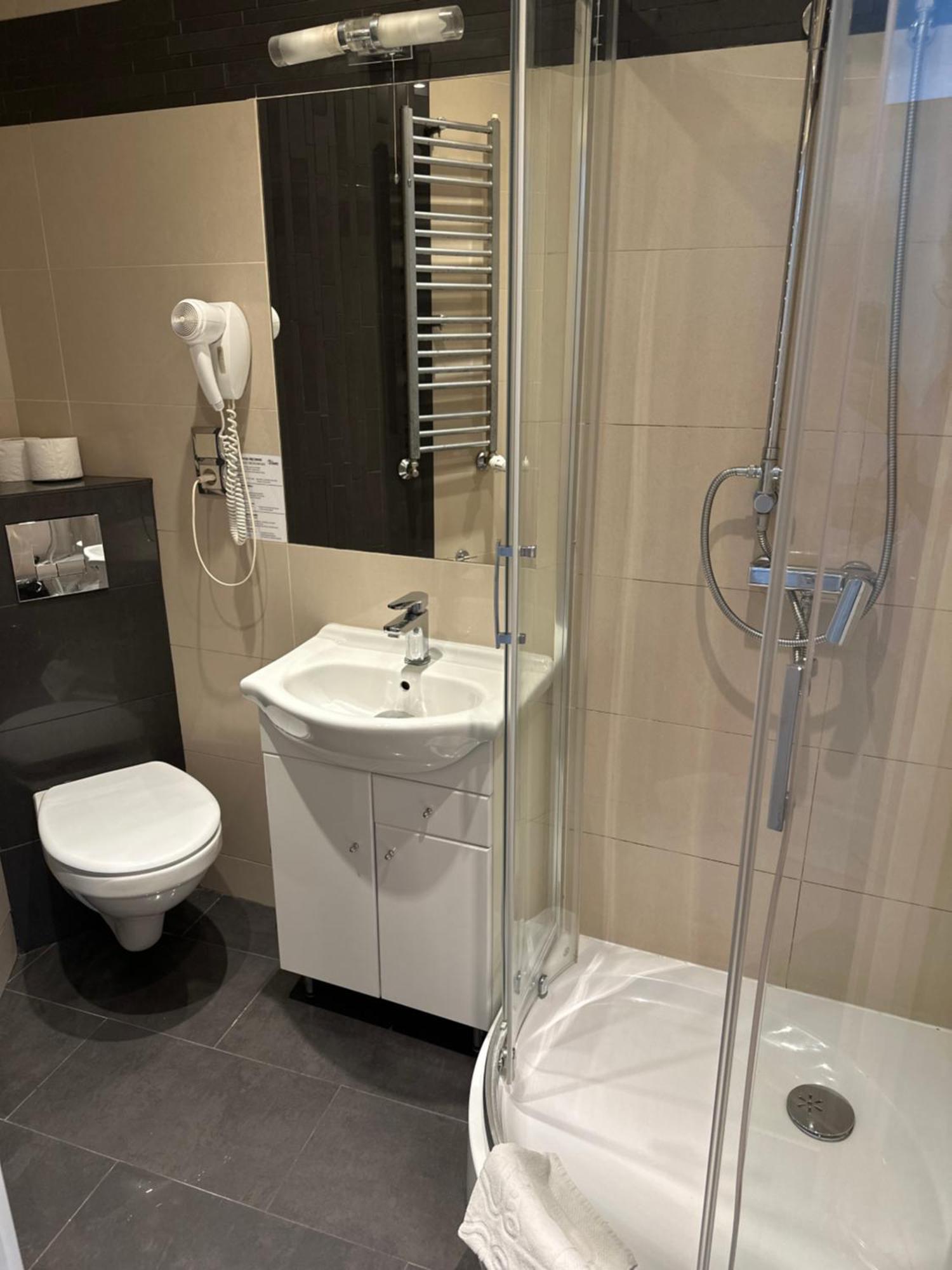 Diament I Brylant Hotel Rawicz Екстериор снимка