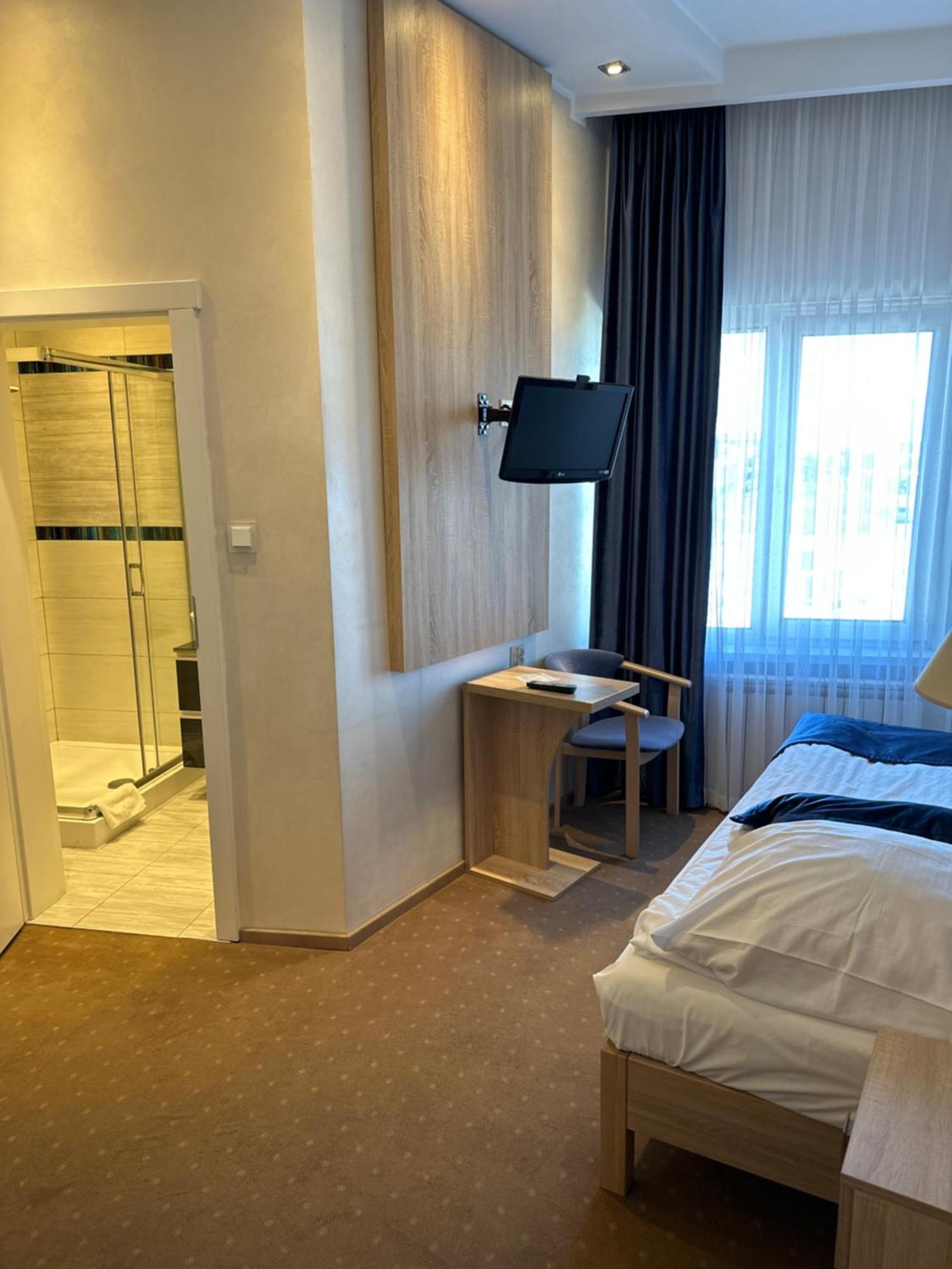 Diament I Brylant Hotel Rawicz Екстериор снимка