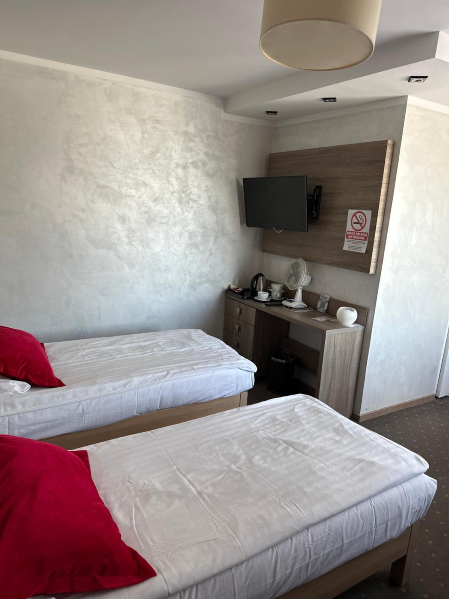 Diament I Brylant Hotel Rawicz Екстериор снимка