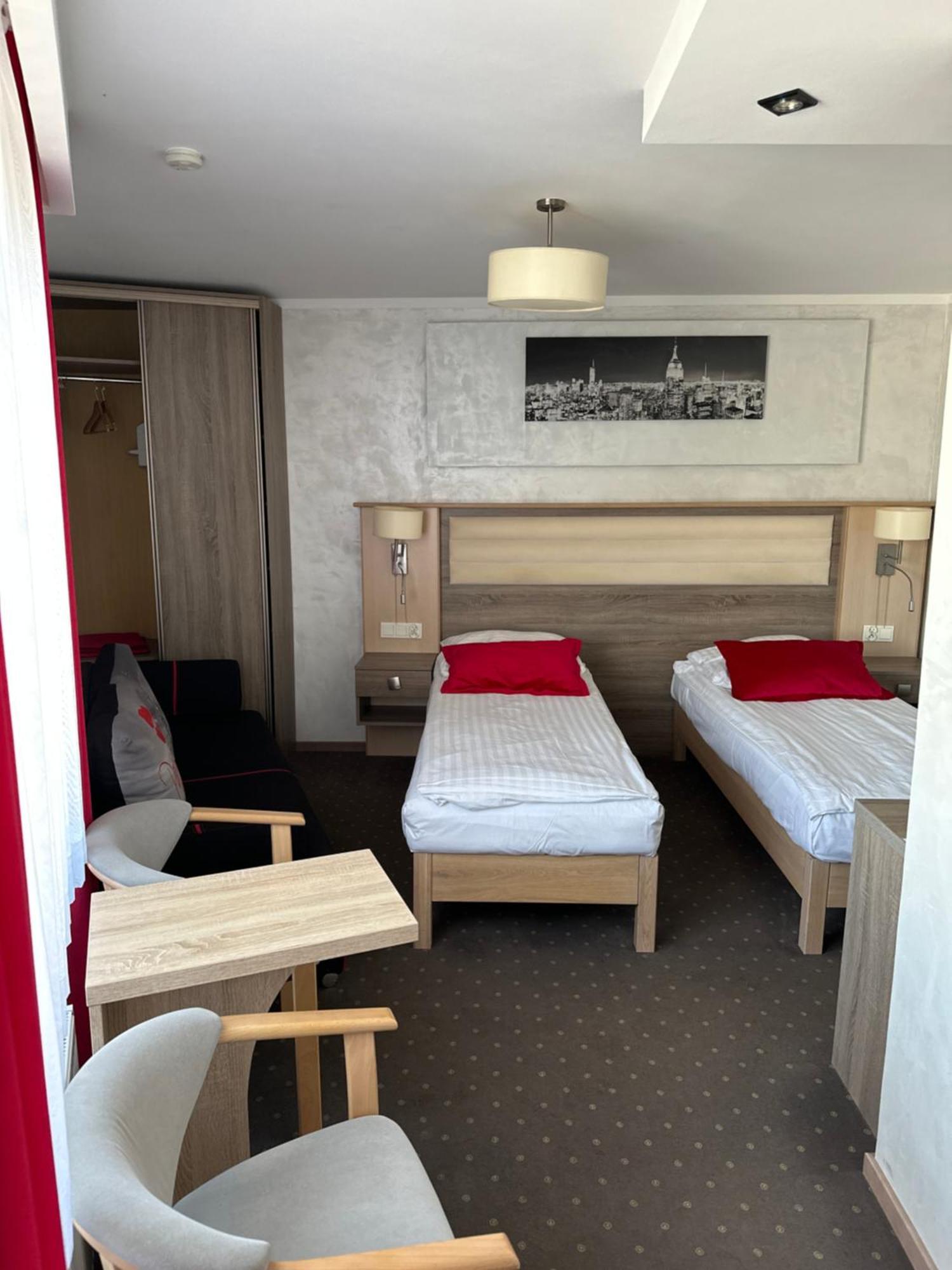 Diament I Brylant Hotel Rawicz Екстериор снимка