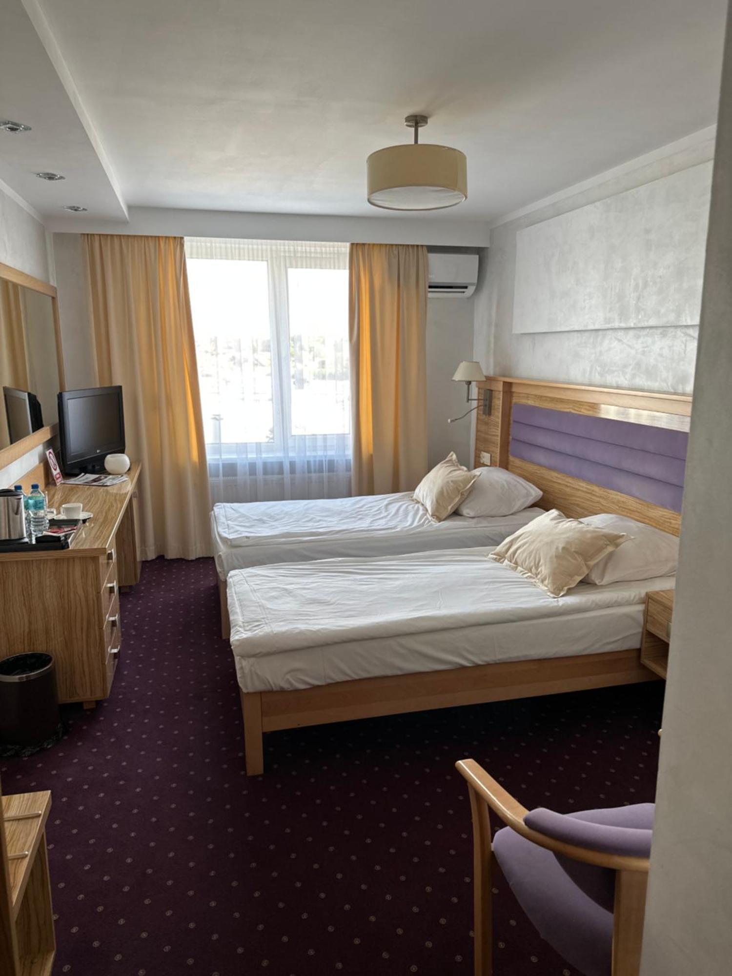 Diament I Brylant Hotel Rawicz Екстериор снимка