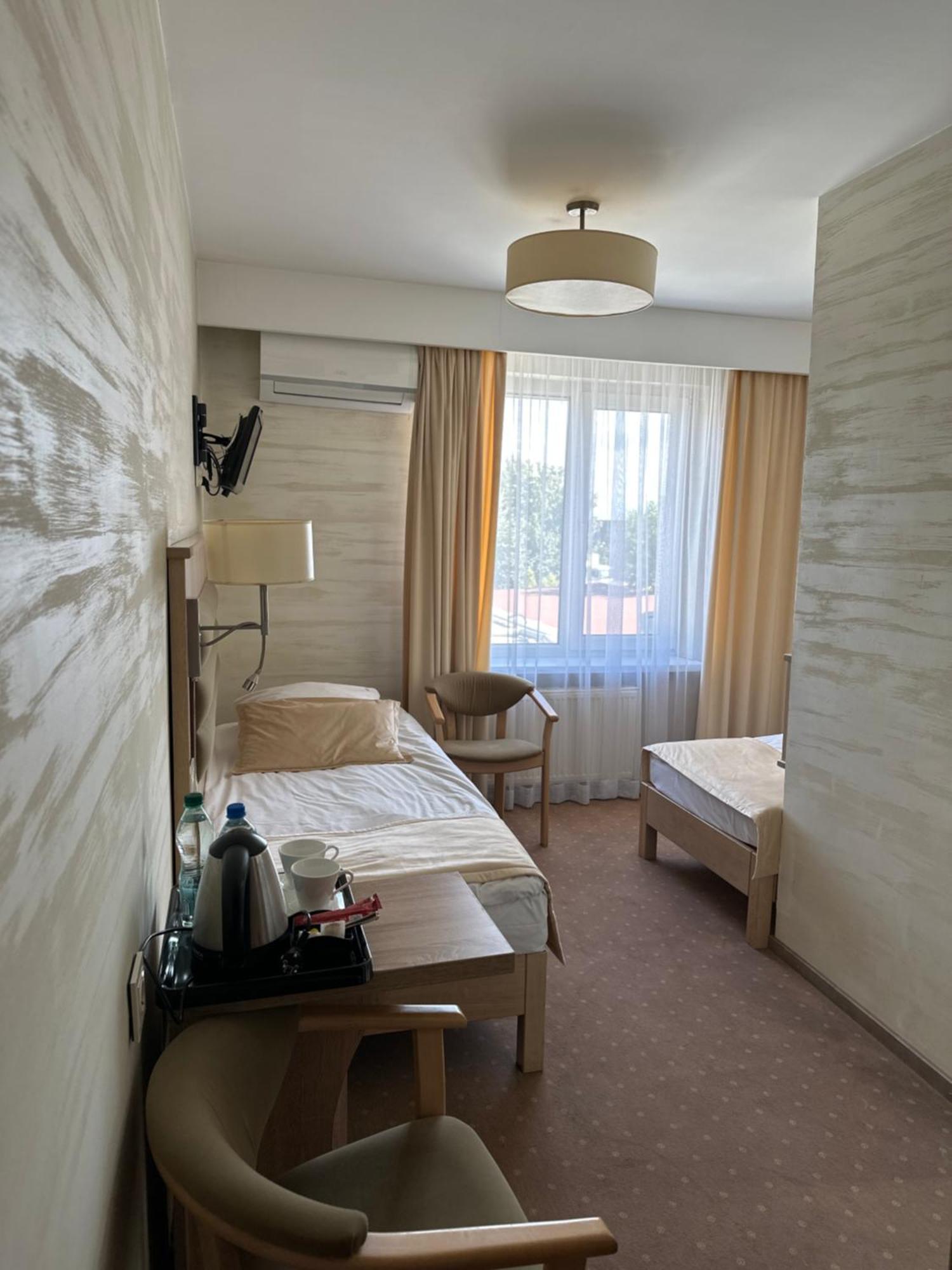 Diament I Brylant Hotel Rawicz Екстериор снимка