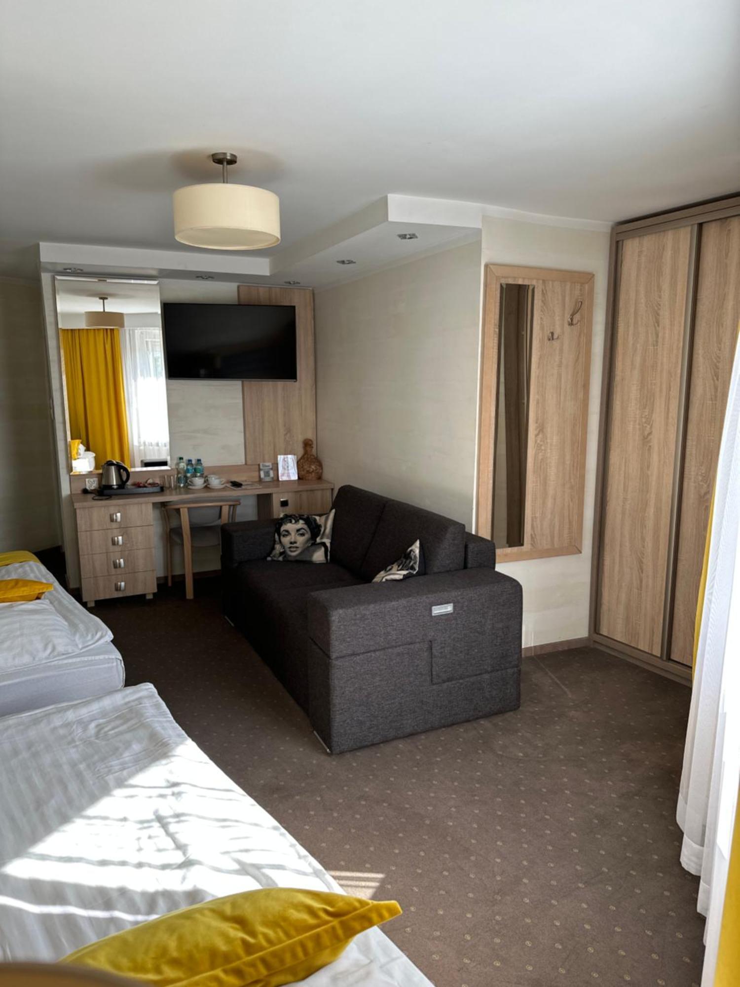 Diament I Brylant Hotel Rawicz Екстериор снимка