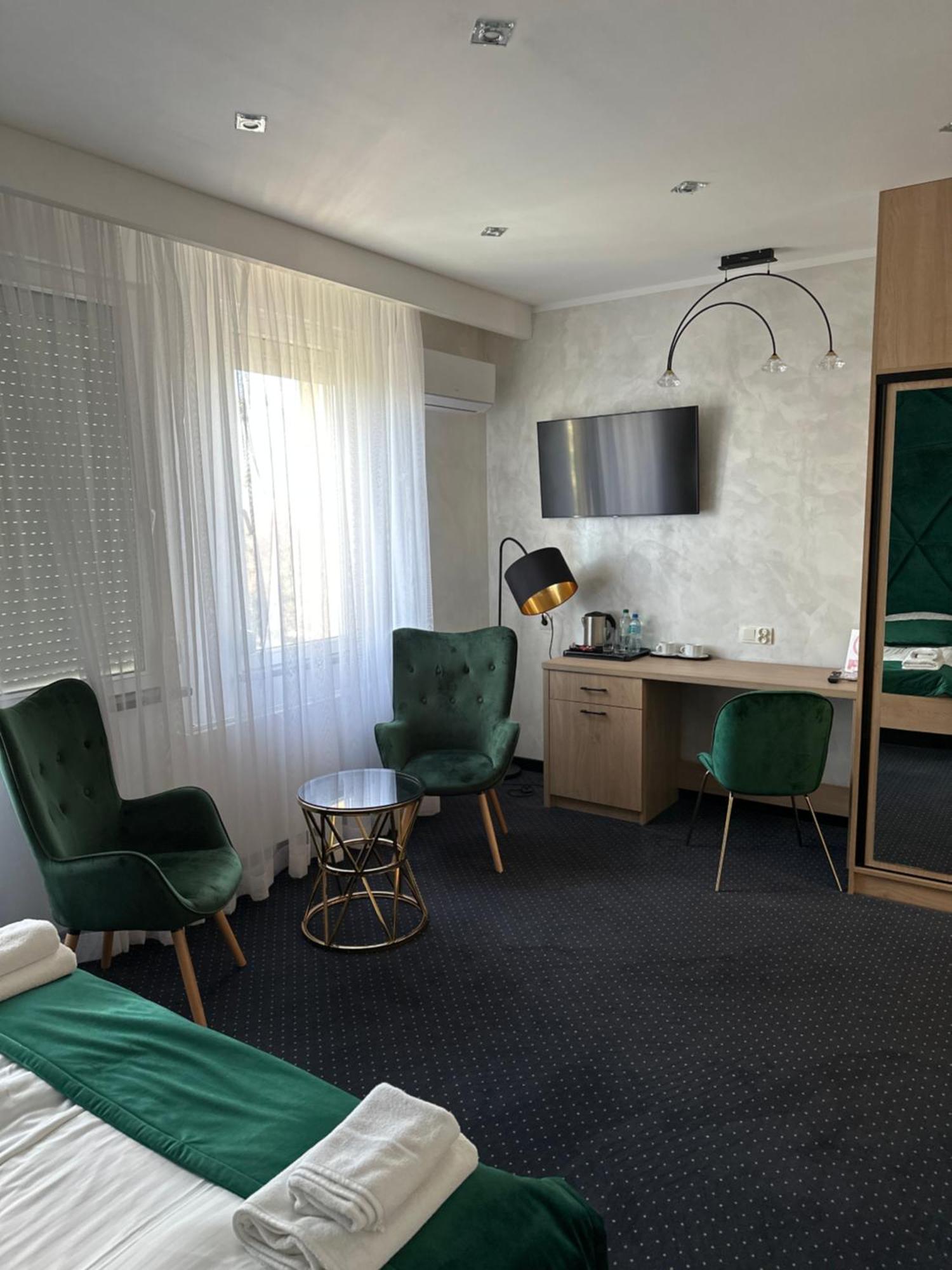 Diament I Brylant Hotel Rawicz Екстериор снимка