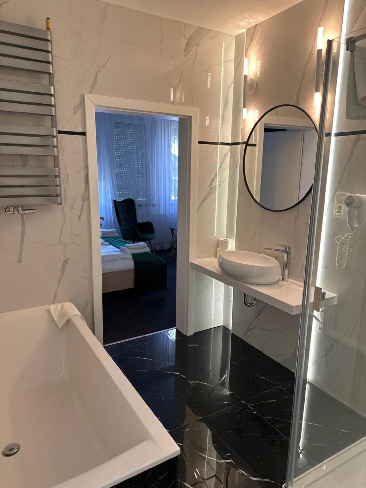 Diament I Brylant Hotel Rawicz Екстериор снимка