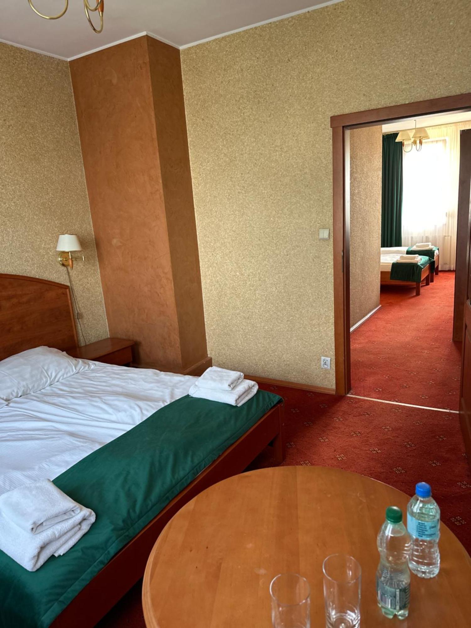 Diament I Brylant Hotel Rawicz Екстериор снимка